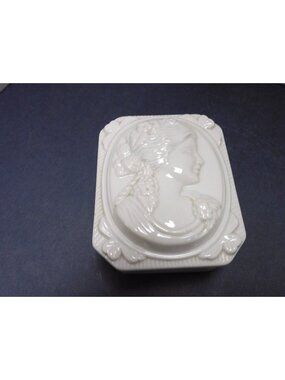 Vintage I.W. Rice Vanity Trinket Dresser Box Cameo White Porcelain DW506